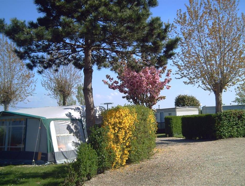 tent pitches of Camping de la Motte in Picardie