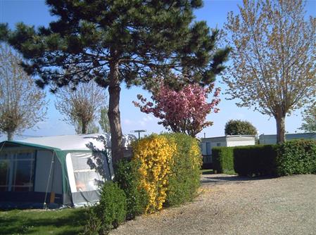 tent pitches of Camping de la Motte in Picardie